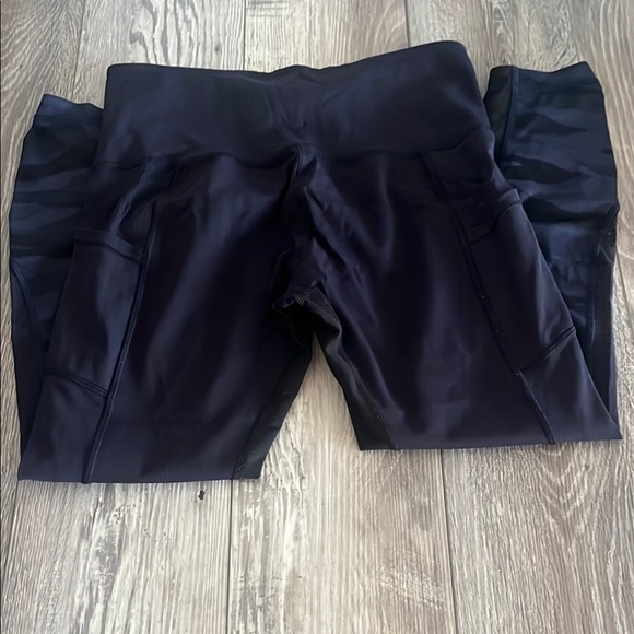 Lululemon Blue Camouflage Leggings - Picture 6 of 12